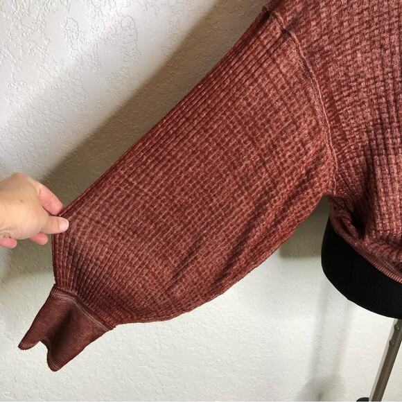 We the Free wash out maroon waffle knit balloon sleeve top size Extra Small XS - Picture 8 of 14